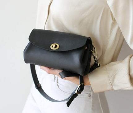 Leather Bag Making Class in Tbilisi